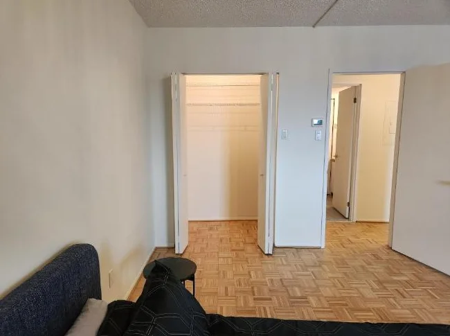 Spacieux condo 1 chambre meublé - Près de la Place Versailles et du métro Radisson thumbnail 6