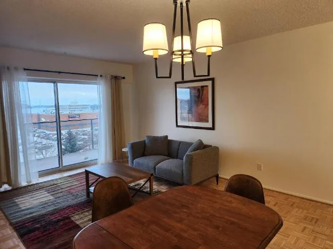 Spacieux condo 1 chambre meublé - Près de la Place Versailles et du métro Radisson