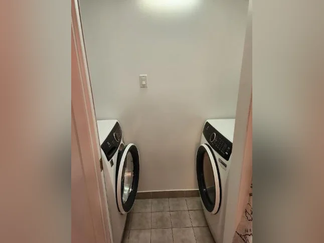 Spacieux condo 1 chambre meublé - Près de la Place Versailles et du métro Radisson thumbnail 9