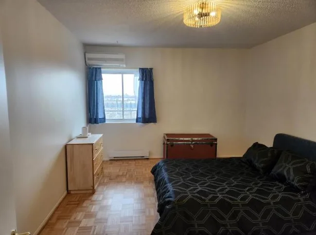 Spacieux condo 1 chambre meublé - Près de la Place Versailles et du métro Radisson thumbnail 5