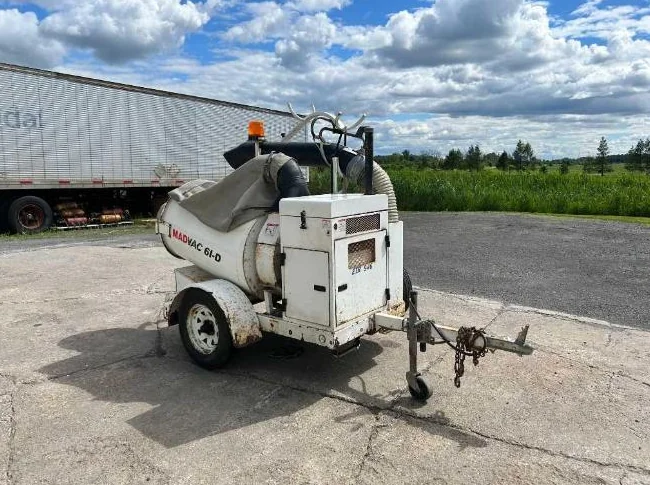 Remorque Aspirateur au diesel Madvac 61-D Balayeuse Kubota Vacuum Trailer
