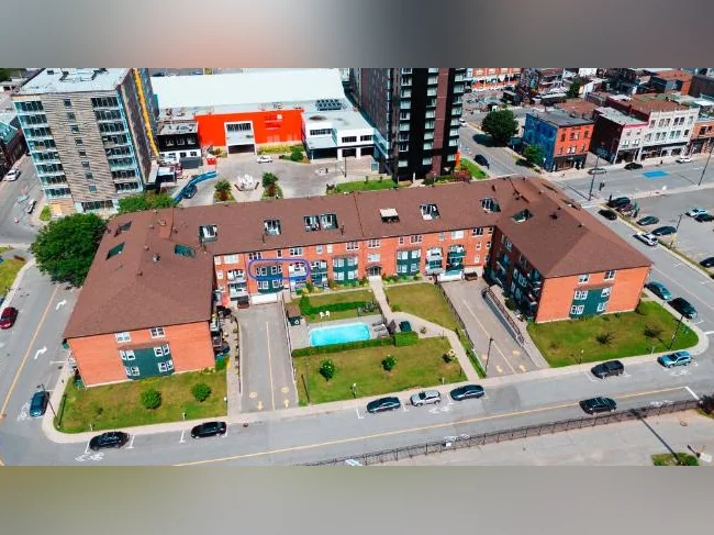 4 1/2 Condo centre ville de Trois-Rivieres,  Vue sur le Fleuve $1650/ mois Libre immédiatement thumbnail 2