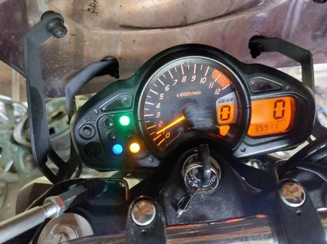 SV650 moto thumbnail 3