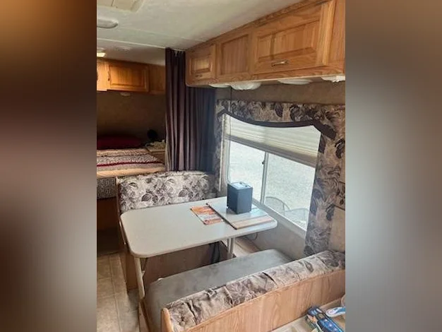 Roulotte stationnaire pour travailleur thumbnail 2