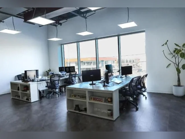 Bureaux clés en main à louer — 3 260 pi² — Blainville — Disponible dès le 1er octobre 2026. thumbnail 2