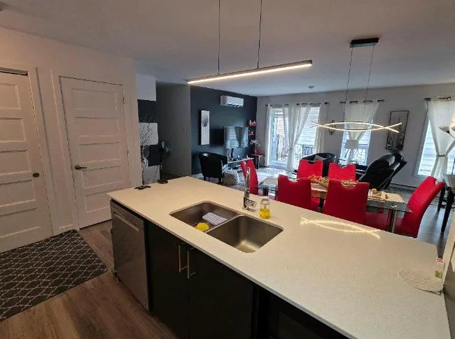 Appartement Style condo 4½ à louer, 2 chambres, 1 salle de bain thumbnail 3