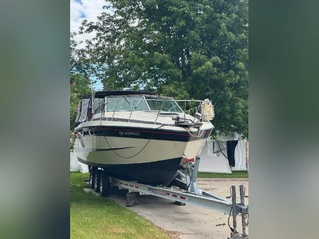 Bateau Chris-Craft commander 332 thumbnail 2
