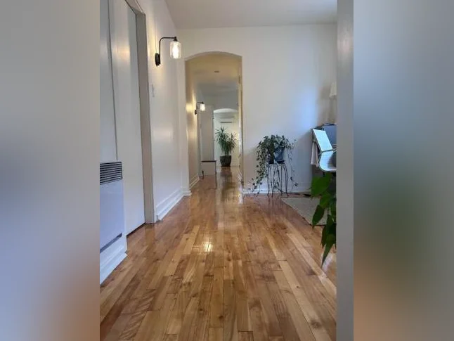 Magnifique appartement parfaitement situé au centre-ville de Farnham (2600 pi carrés) thumbnail 6