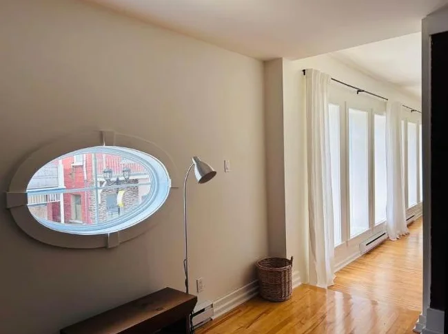Magnifique appartement parfaitement situé au centre-ville de Farnham (2600 pi carrés) thumbnail 5