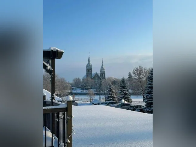 Magnifique appartement parfaitement situé au centre-ville de Farnham (2600 pi carrés)