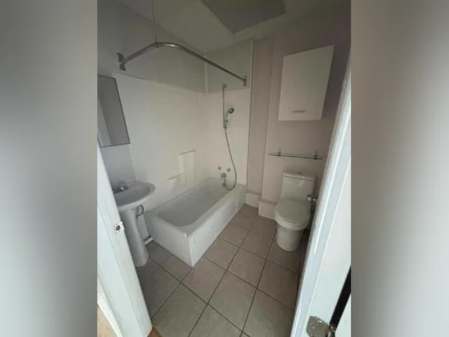 Logement 4 1/2 à louer thumbnail 8