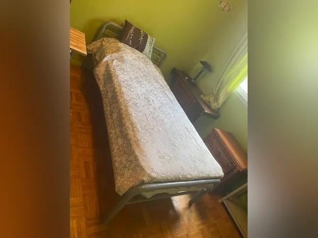 CHAMBRE À LOUER non fumeur texte 514-717-4302 thumbnail 2