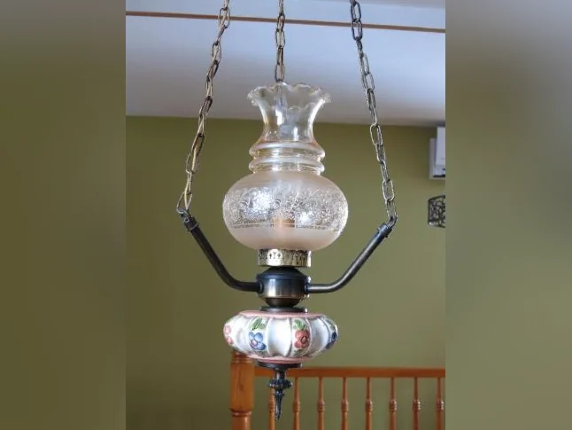 PLAFONNIER STYLE ANTIQUE EN VERRE ET CÉRAMIQUE PEINTE À LA MAIN - HAND-PAINTED GLASS AND CERAMIC CEILING LIGHT thumbnail 4