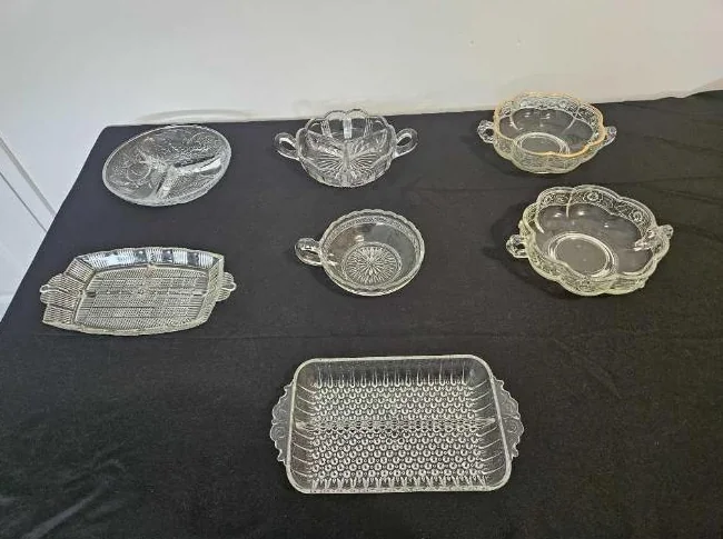 Lot vaisselle vintage en verre pressé a 4$ chacune ou lot complet 25$