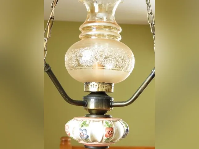 PLAFONNIER STYLE ANTIQUE EN VERRE ET CÉRAMIQUE PEINTE À LA MAIN - HAND-PAINTED GLASS AND CERAMIC CEILING LIGHT thumbnail 2