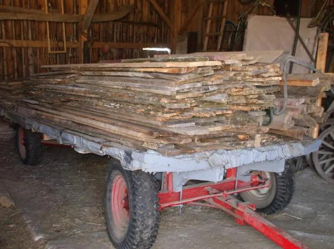 Planches de grange, etc.