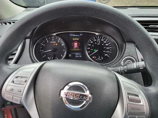 Nissan Rogue 2015 SV AWD – Très faible kilométrage et en excellent état général thumbnail 6