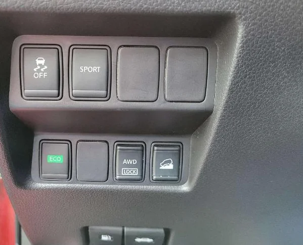 Nissan Rogue 2015 SV AWD – Très faible kilométrage et en excellent état général thumbnail 9