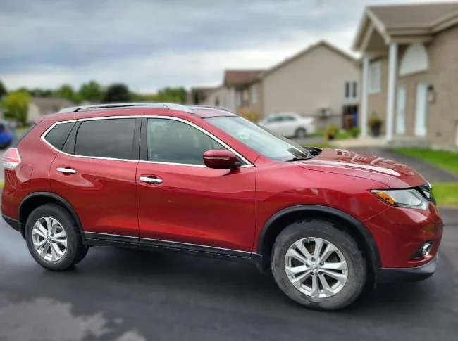 Nissan Rogue 2015 SV AWD – Très faible kilométrage et en excellent état général thumbnail 3