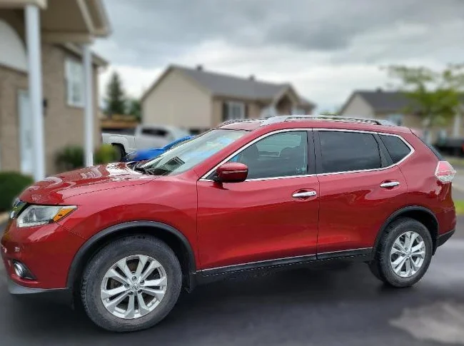 Nissan Rogue 2015 SV AWD – Très faible kilométrage et en excellent état général thumbnail 2