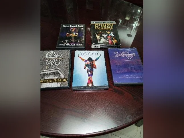 5 dvd de groupe de musiques.