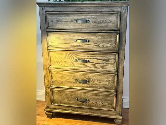 Commode en bois.