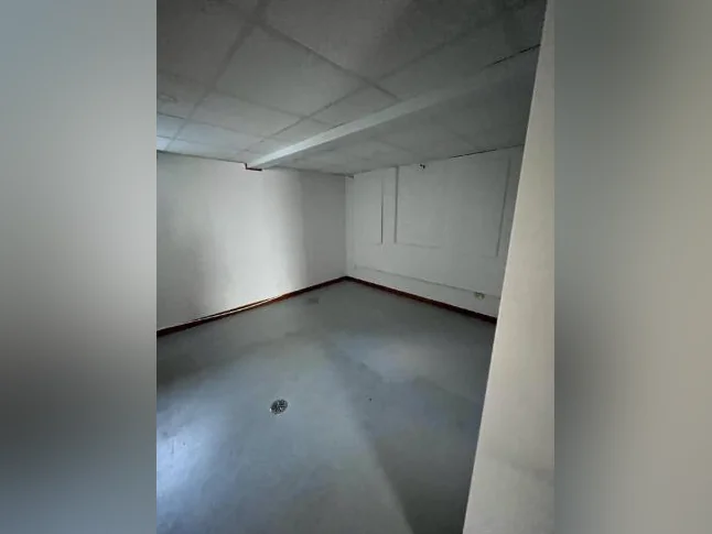 Logement à louer, grand 4 et demi dans une maison au sous-sol. Entrée indépendante, chauffé et éclairé. thumbnail 5