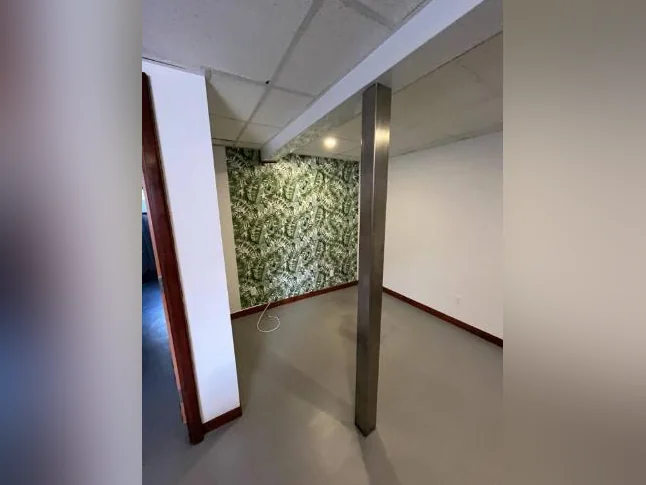 Logement à louer, grand 4 et demi dans une maison au sous-sol. Entrée indépendante, chauffé et éclairé. thumbnail 6