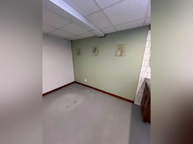 Logement à louer, grand 4 et demi dans une maison au sous-sol. Entrée indépendante, chauffé et éclairé. thumbnail 7