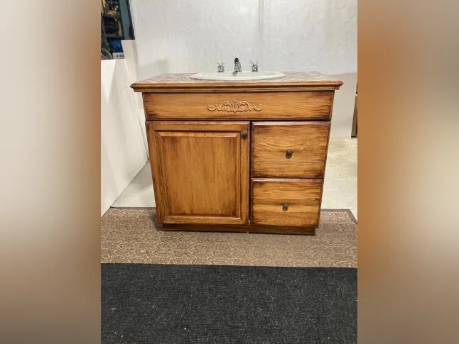 Meuble lavabo avec robinet thumbnail 2