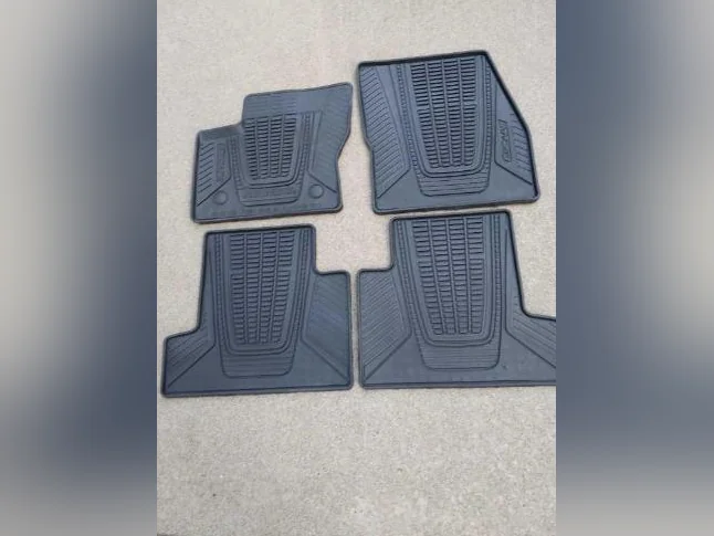Tapis d'hiver WeatherTech + Tapis d'origine en caoutchouc Ford Escape 2017-2019