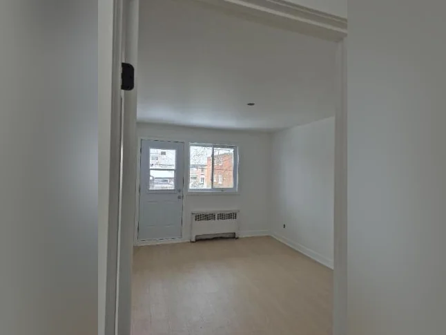 All new renovated 4 1/2 apartment for nm rent thumbnail 4