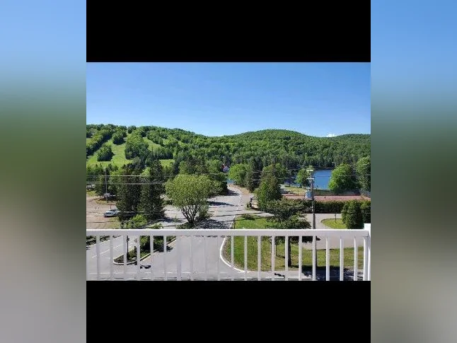 condo location (disponible 3 mois) à partir du 01 septembre au 29 novembre 2026 (location temporaire uniquement)