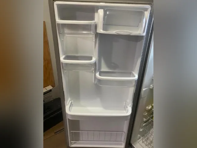 Ensemble ( refrigérateur, congélateur, laveuse et secheuse, lave vaisselle et poèle) thumbnail 3