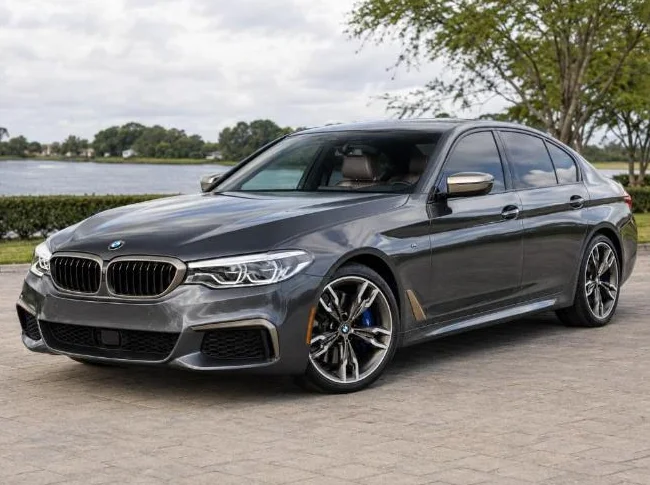 BMW M550i xDrive 2018 - V8 456hp - Vente privée impeccable thumbnail 2