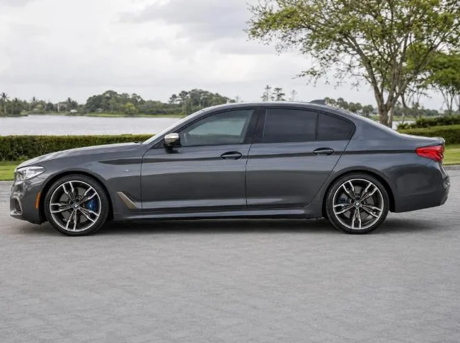 BMW M550i xDrive 2018 - V8 456hp - Vente privée impeccable thumbnail 3