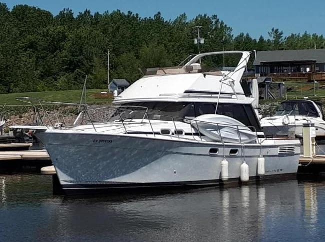 Bayliner Motoyacht 3288 1991, quai payé a Berthier thumbnail 8