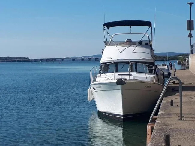 Bayliner Motoyacht 3288 1991, quai payé a Berthier