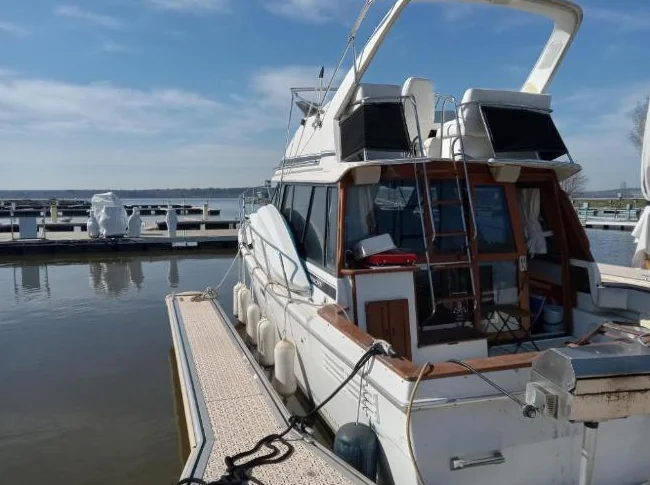 Bayliner Motoyacht 3288 1991, quai payé a Berthier thumbnail 9