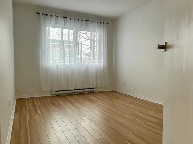 LACHINE, 3 1/2, STYLE CONDO, CLÉ-EN-MAIN   (possibilité électros-ménagers et Stationnement) thumbnail 6