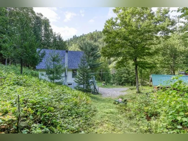 Chalet 3 saisons à vendre à 1h30 de Trois-Rivières thumbnail 2
