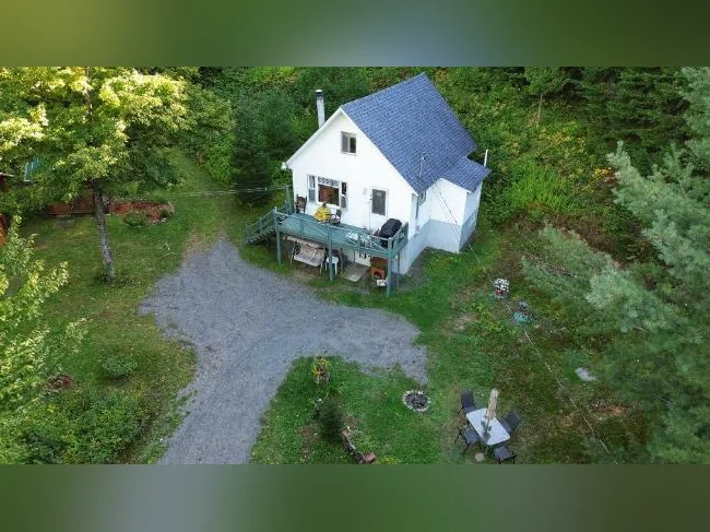 Chalet 3 saisons à vendre à 1h30 de Trois-Rivières thumbnail 6
