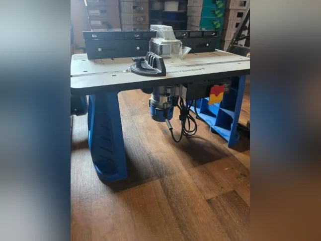 Perceuse a colonne , scie a ruban et table avec toupie et ensemble de fers a toupie . thumbnail 4