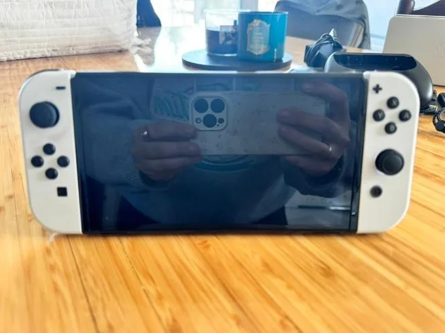 Nintendo switch Oled + 2 manettes Joycon individuel + jeu mario rabbits sparks of hope thumbnail 2