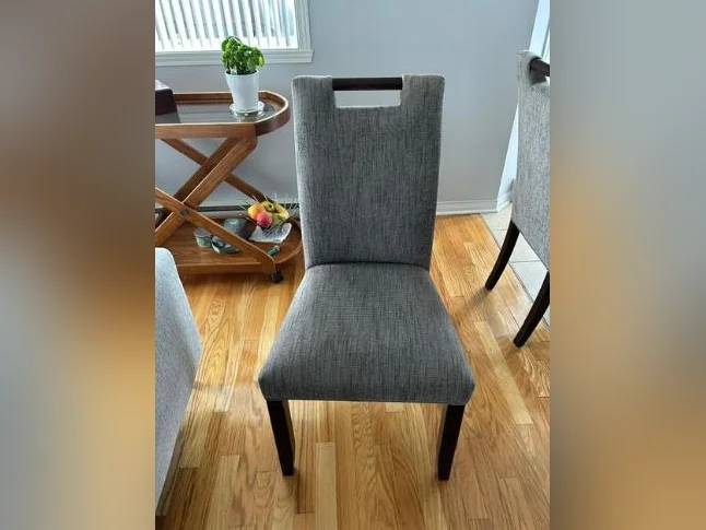 Table de cuisine avec 6 chaises thumbnail 2