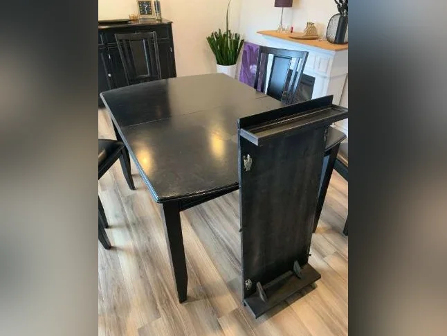 (À Donner) Ensemble Salle à Manger - Table Extensible 78" + 6 Chaises en Bois thumbnail 6