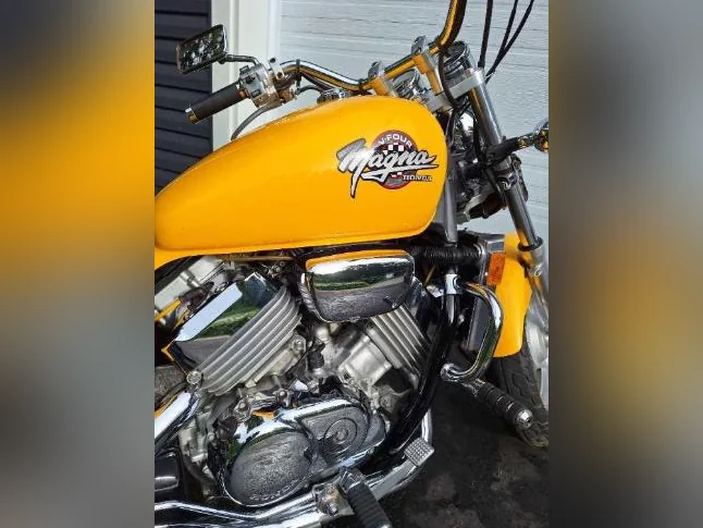 Honda Magna 750 thumbnail 9