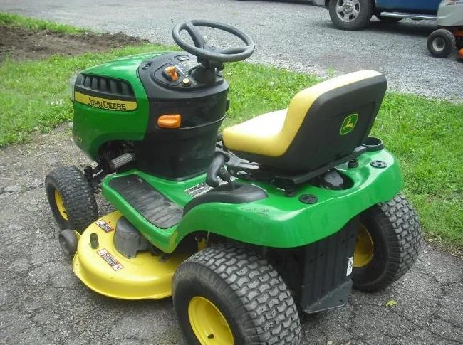 TRACTEUR À GAZON