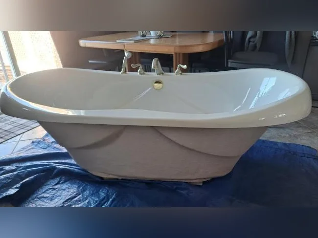Bain podium en acrylique Alcove 72 po. avec robinetterie American Standard