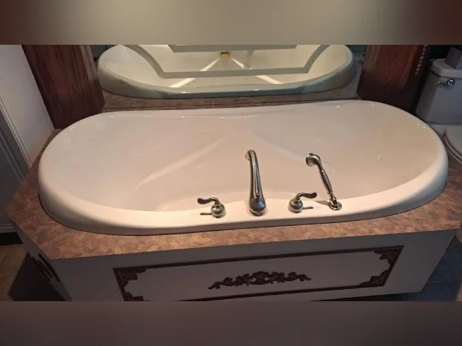 Bain podium en acrylique Alcove 72 po. avec robinetterie American Standard thumbnail 4